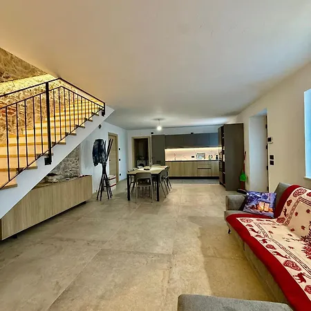 לינה וארוחת בוקר Ca' Santina & Shared Kitchen Stoccareddo